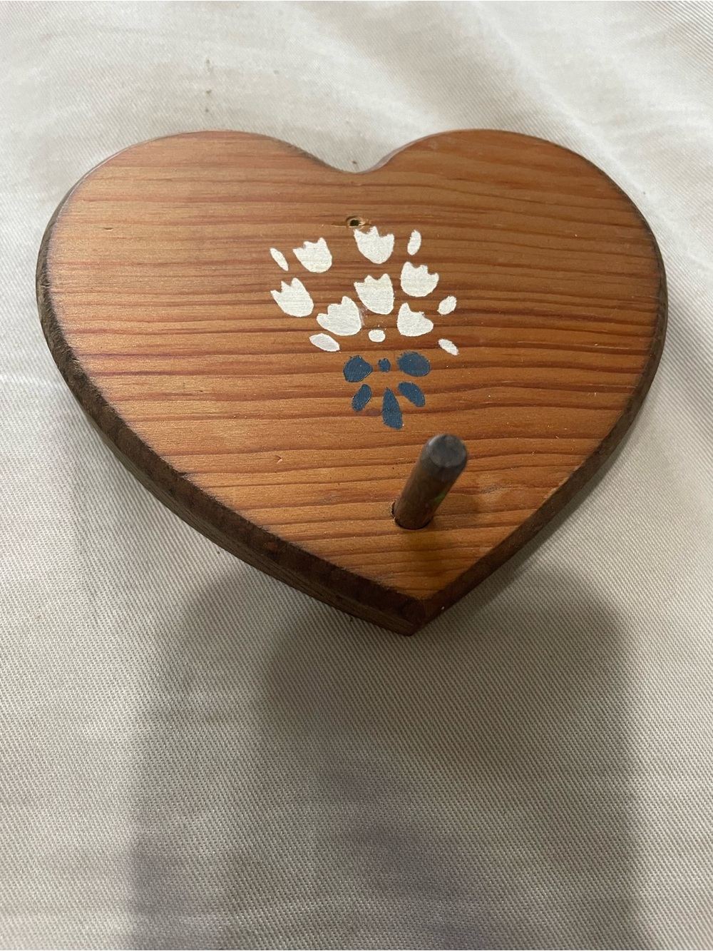 Decorative Heart shape wooden Key holder for wall - Picture 2 of 5